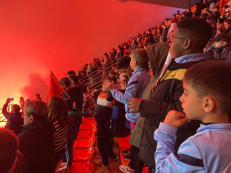 Les enfants du Quimper Italia Calcio en tribune du Kop de Ultra